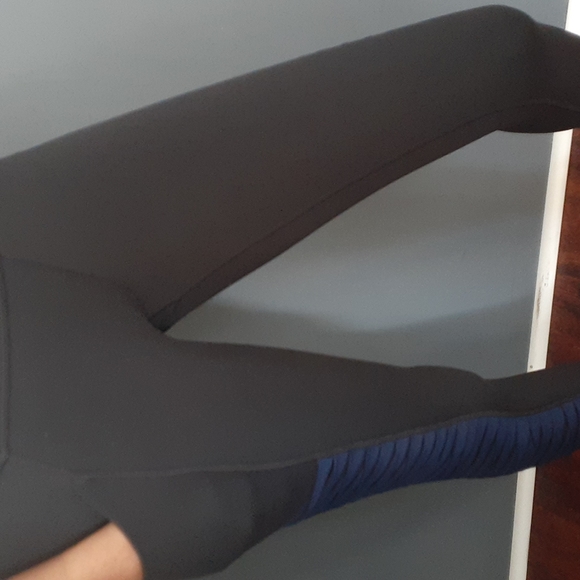 Athleta black blue ankle crop Leggings size xs - Picture 10 of 14